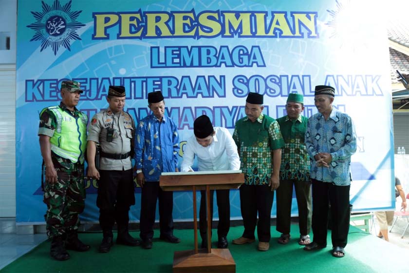 Bupati Resmikan LKSA Muhammadiyah Putri Darul Istiqomah Desa Pasirian