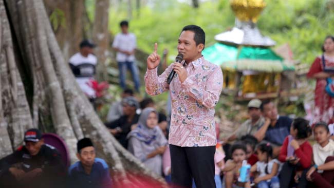 Hadiri Sedekah Desa, Bupati Apresiasi Kerukunan Umat Beragama di Kandangan Senduro