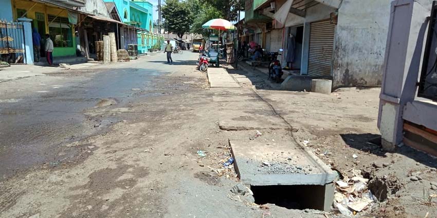 Proyek Peningkatan Trotoar dan Drainase Klakah Terkesan Dikerjakan Asal-Asalan