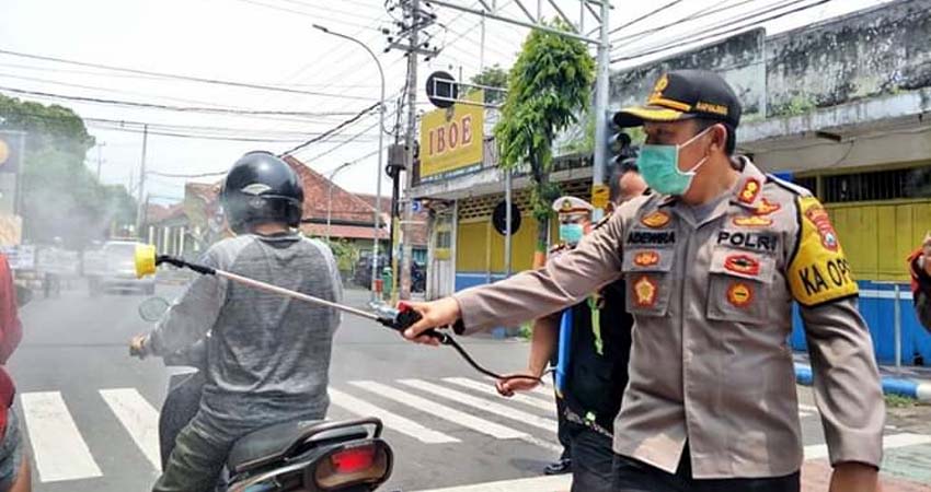 Cegah Corona, TNI, Polri dan Pemkab Lumajang Bersama Semprot Disinfektan Ruang Publik