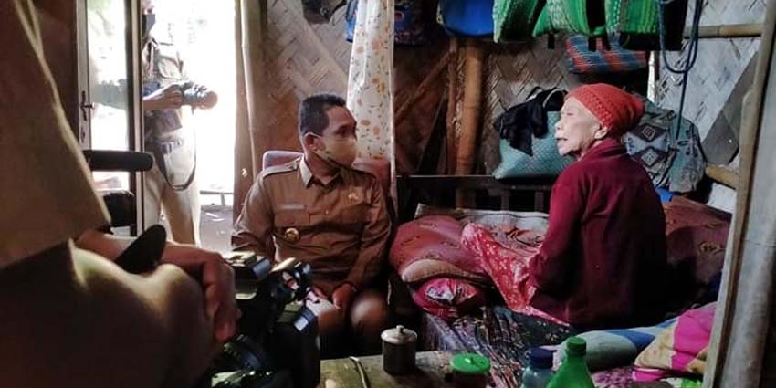 Nenek Tinggal di Kandang Kambing, Disambangi Bupati, Segera Dibangunkan Rumah