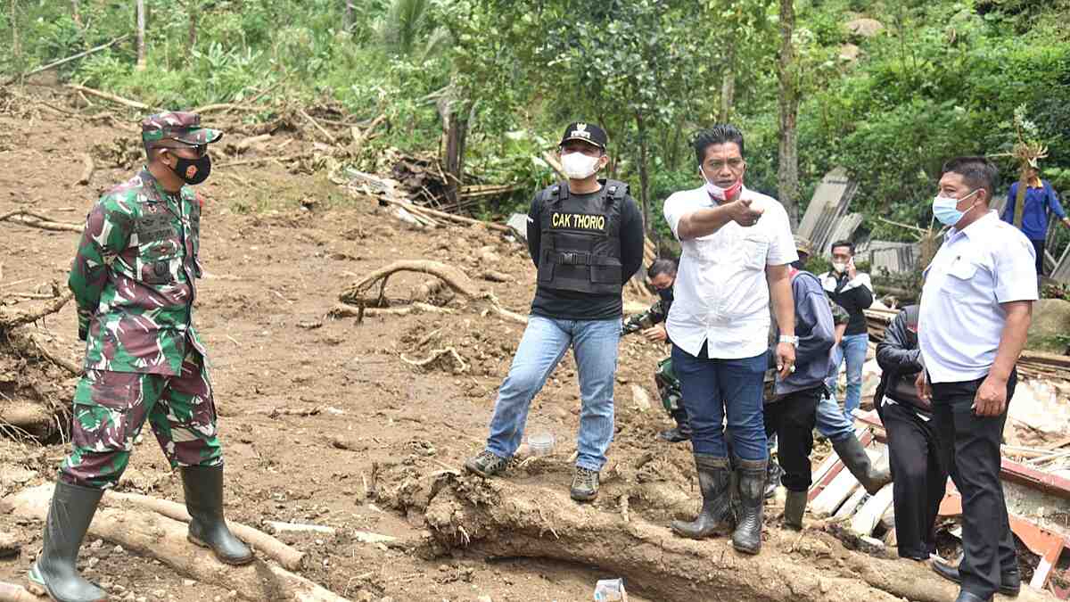 Bupati Lumajang Tinjau Lokasi Bencana Tanah Longsor di Desa Sawaran Lor