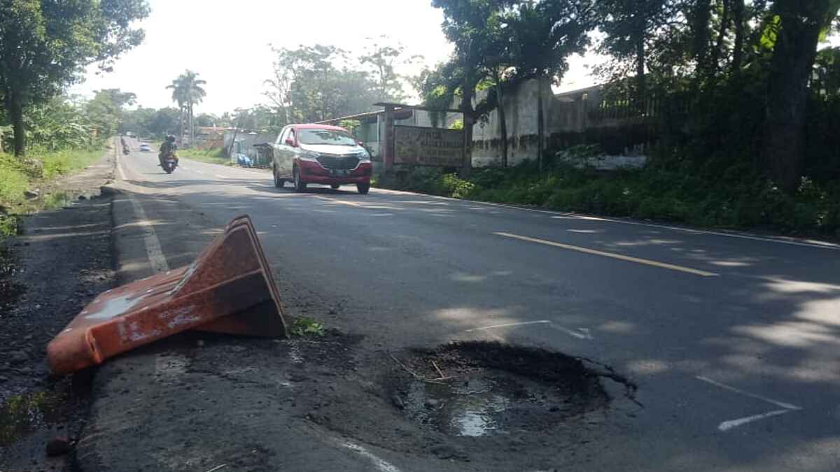 Kondisi Jalan Nasional di Lumajang Amburadul, Masyarakat Berharap KPK Turut Melakukan Pengawasan