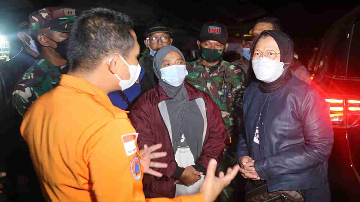 Mensos Pantau Langsung Kecamatan Terparah di Lumajang Akibat Gempa Malang