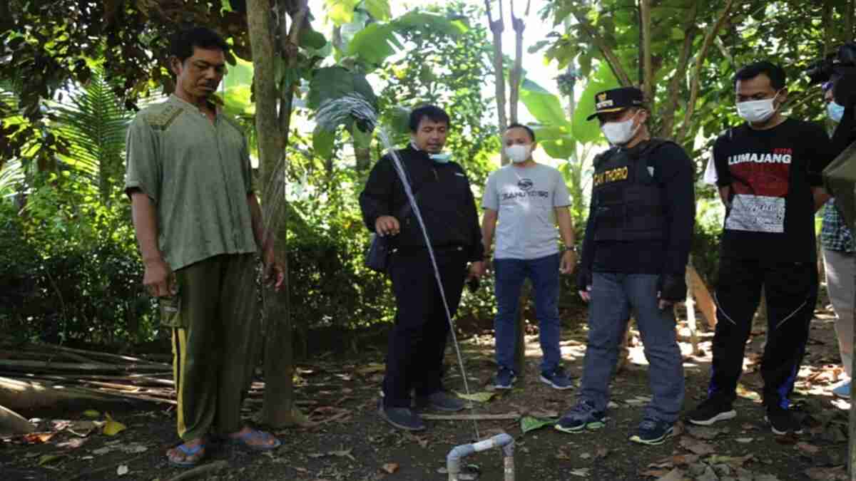 Aliran Air Perumdam Tirta Mahameru Macet, Bupati Lumajang Periksa hingga ke Rumah Warga