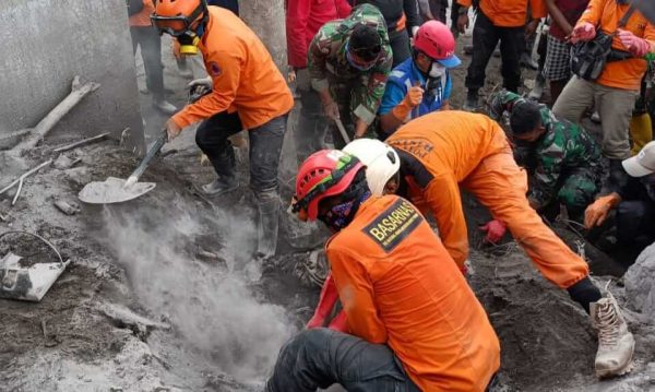 Tiga Jenazah Korban APG Semeru Kembali Ditemukan di Satu Lokasi di Sumberwuluh, Total 17 Jenazah Berhasil Dievakuasi