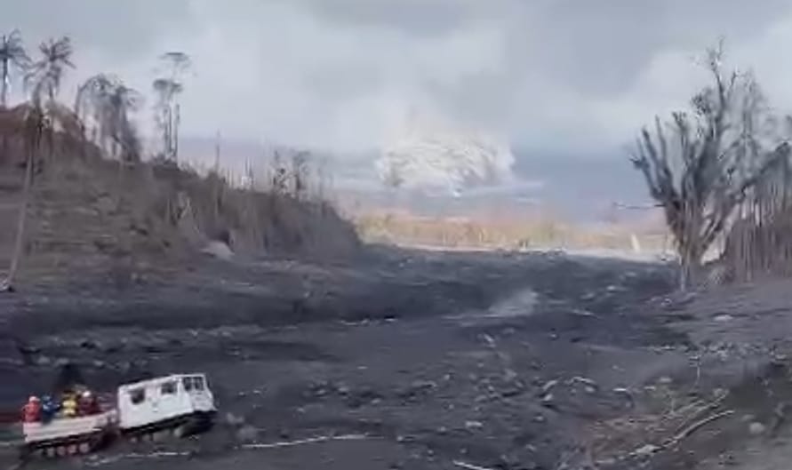 Semeru Kembali Muntahkan Guguran Panas, Tim SAR dan Masyarakat Dibuat Was-was