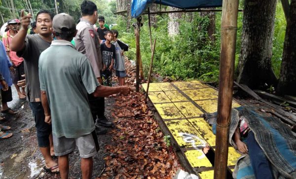 Diduga Tersambar Petir Saat Berteduh, Warga Pronojiwo Meregang Nyawa di Tepi Jalan Candipuro Lumajang