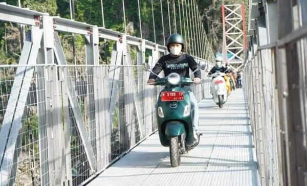 Paska Diresmikan, Beredar Video Bebatuan Longsor di Kawasan Jembatan Gladak Perak Lumajang. Benarkah Aman Dilintasi?