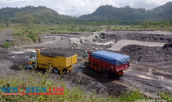 Aktivitas Penambangan Pasir Diduga Picu Jebolnya Tanggul Aliran Sungai Rejali Lumajang