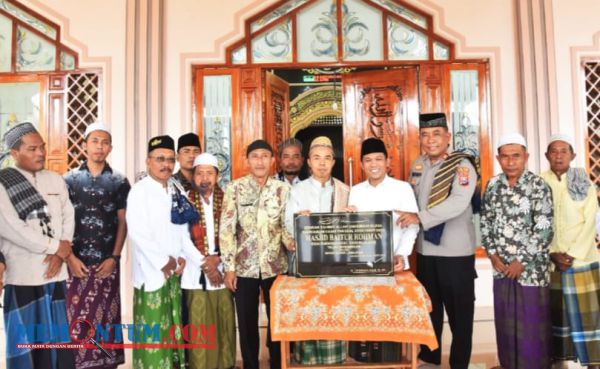 Gelar Safari Jumat di Kedungjajang, Bupati Lumajang Tuai Keluhan Pupuk dan Penerangan Jalan Umum