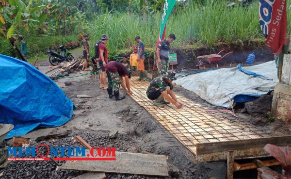 Satgas TMMD 115 Lumajang Kebut Pekerjaan Fisik Pengecoran Plat Duiker di Gucialit