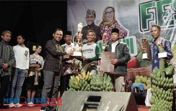 Perkenalkan Pisang Unggulan Lumajang Pada Festival Tani Loemadjang, Cak Thoriq Diminta Petani Beli Semua Pisang Unggulan