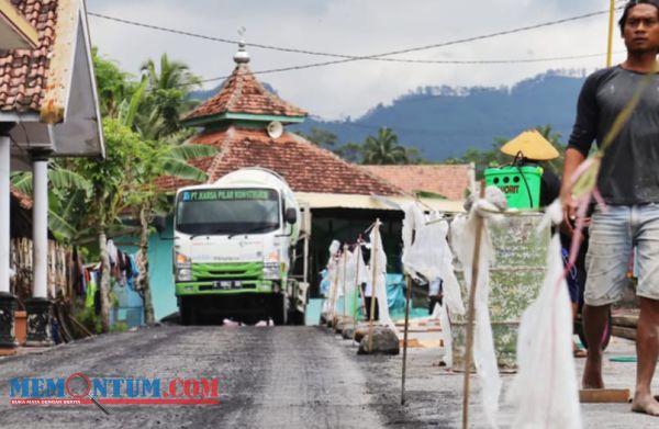 Apresiasi Perbaikan Jalan melalui Swadaya, Bunda Indah Ingatkan Jalan Rusak Karena Angkutan Pasir Jadi Perhatian Penambang