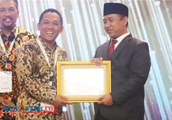 Bupati Lumajang Terima Penghargaaan Baznas Award 2023 sebagai Bupati Pendukung Pengelolaan Zakat