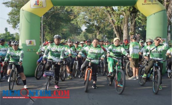 Bangkitkan Perekonomian Masyarakat, Bupati dan Wabup Meriahkan Gowes Lumajang Eksotik