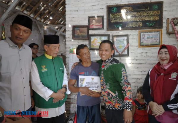 Ketua Komisi B DPRD Lumajang bersama Bupati Serahkan Bantuan RTLH dari Baznas untuk Dua Kecamatan